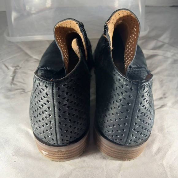 Lucky Brand Womens Black Leather Perforated Fringe Ankle Booties Size 9M LK-TUMY - Picture 7 of 11